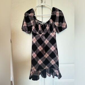 A great condition Gorgeous pink and and black plaid, sun dress, size“small”women